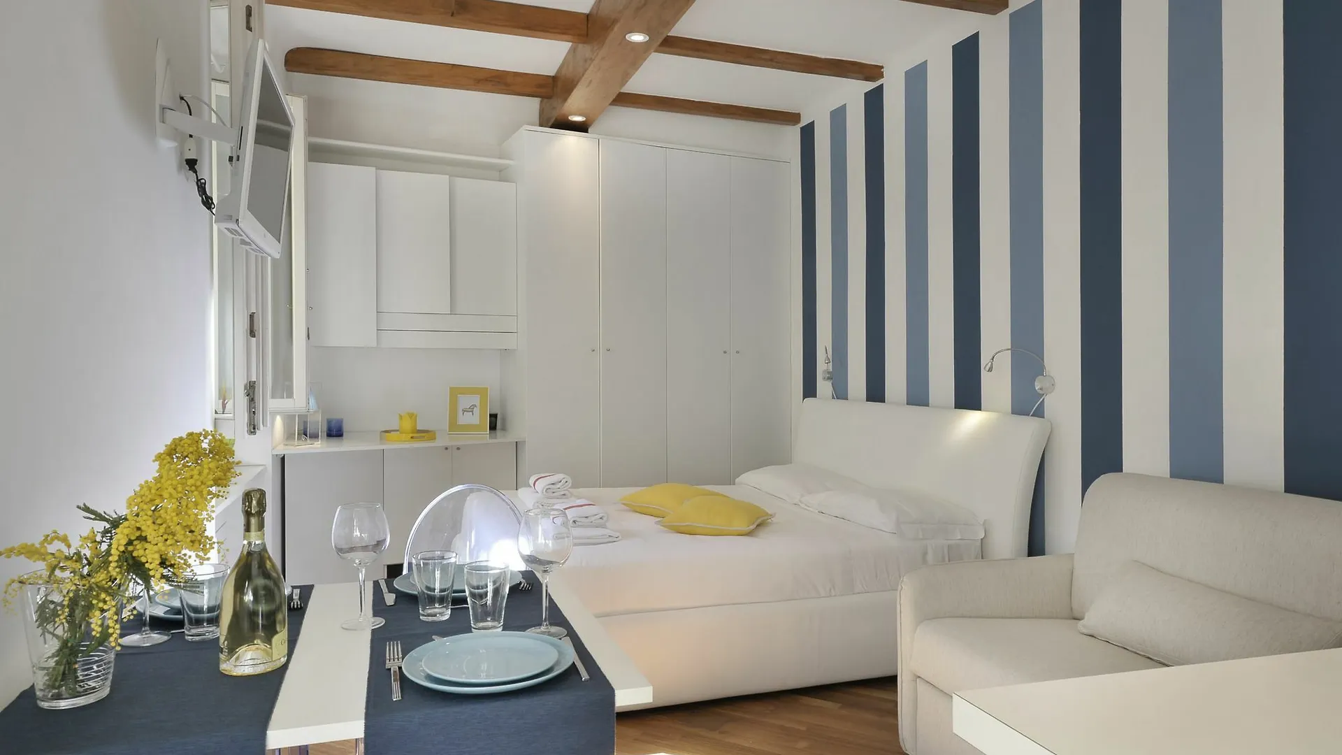 At Home Heart Of Milan - Manzoni Apartment